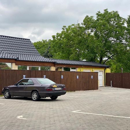 Blueline Motel Jászberény Εξωτερικό φωτογραφία