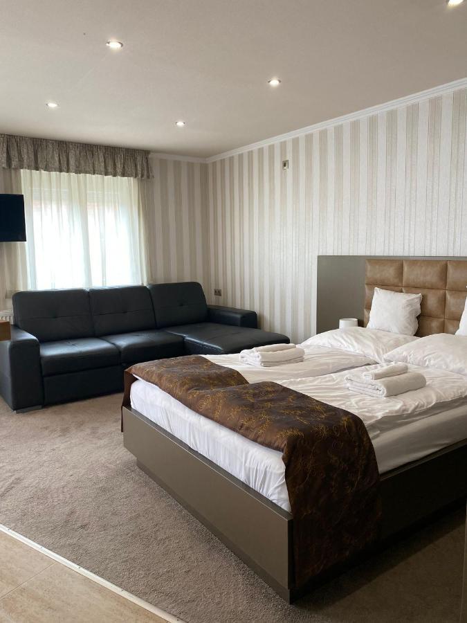 Blueline Motel Jászberény Εξωτερικό φωτογραφία