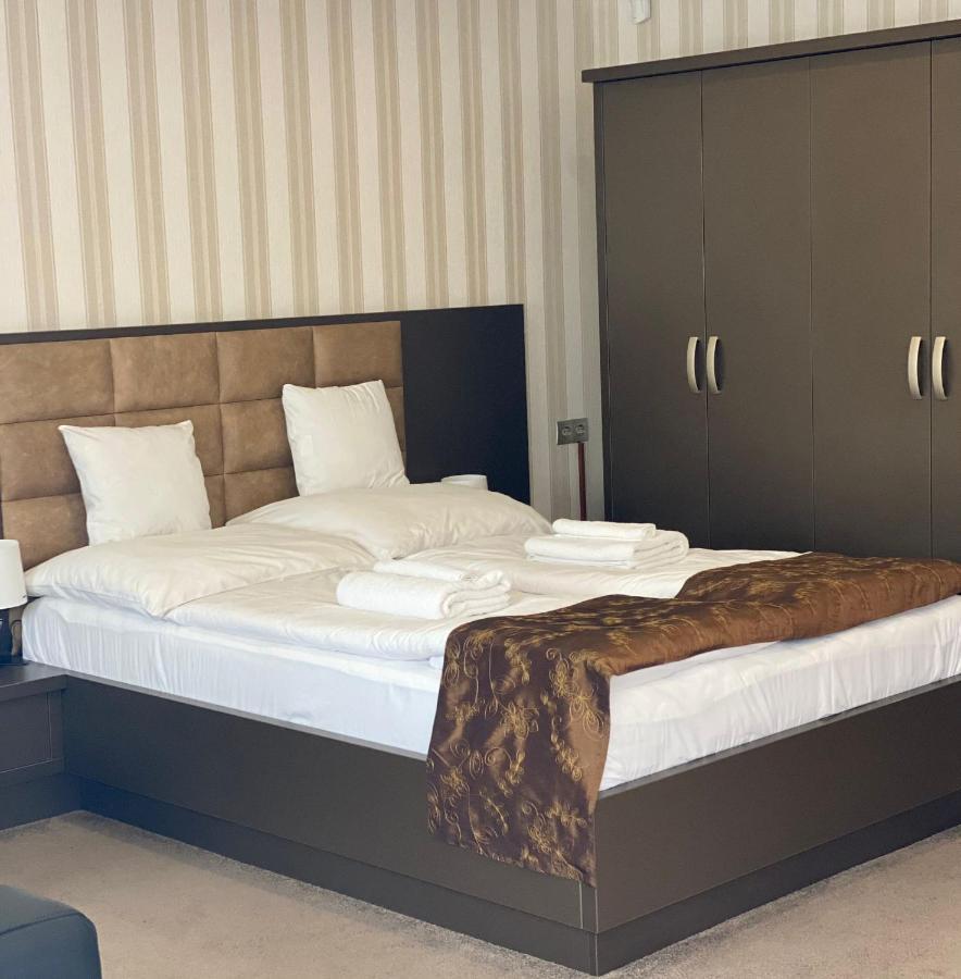 Blueline Motel Jászberény Εξωτερικό φωτογραφία